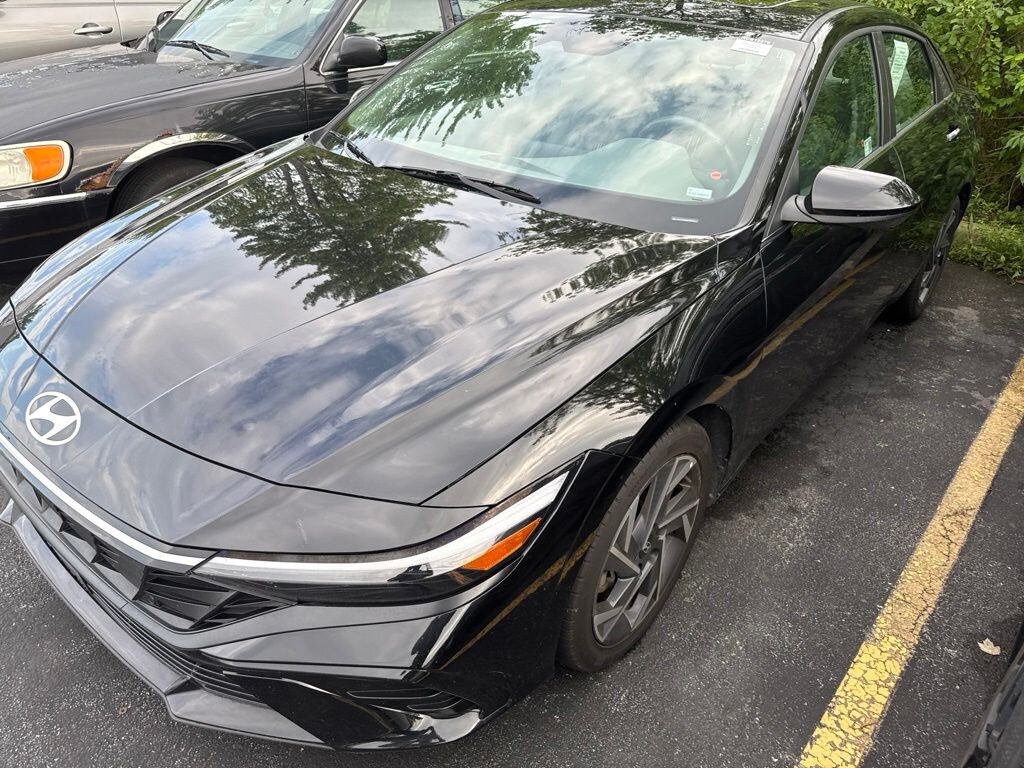 Used 2025 Hyundai Elantra SEL Convenience Sedan