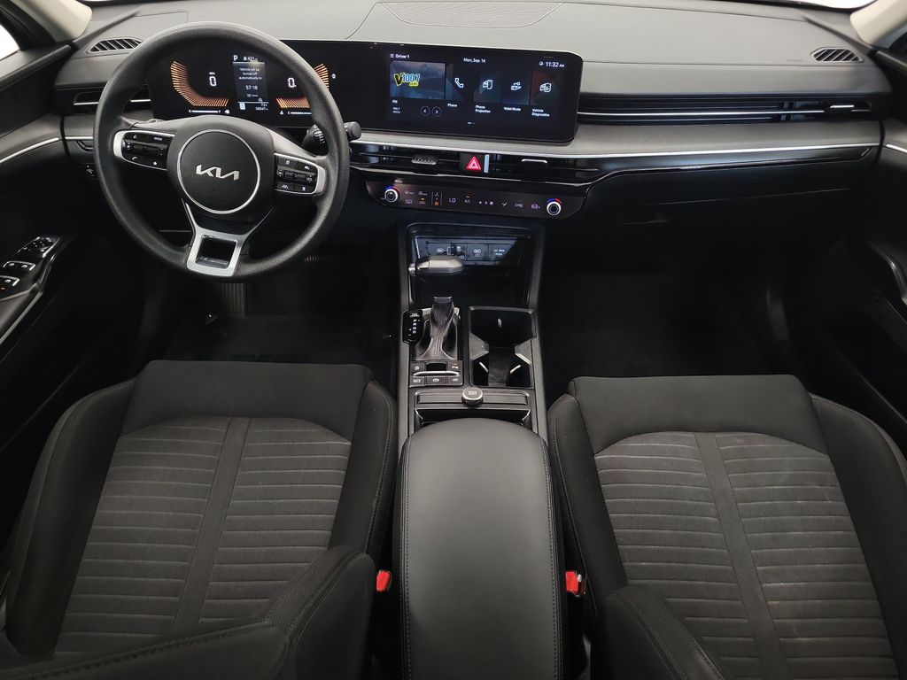 2025 Kia K5 LXS - Photo 13