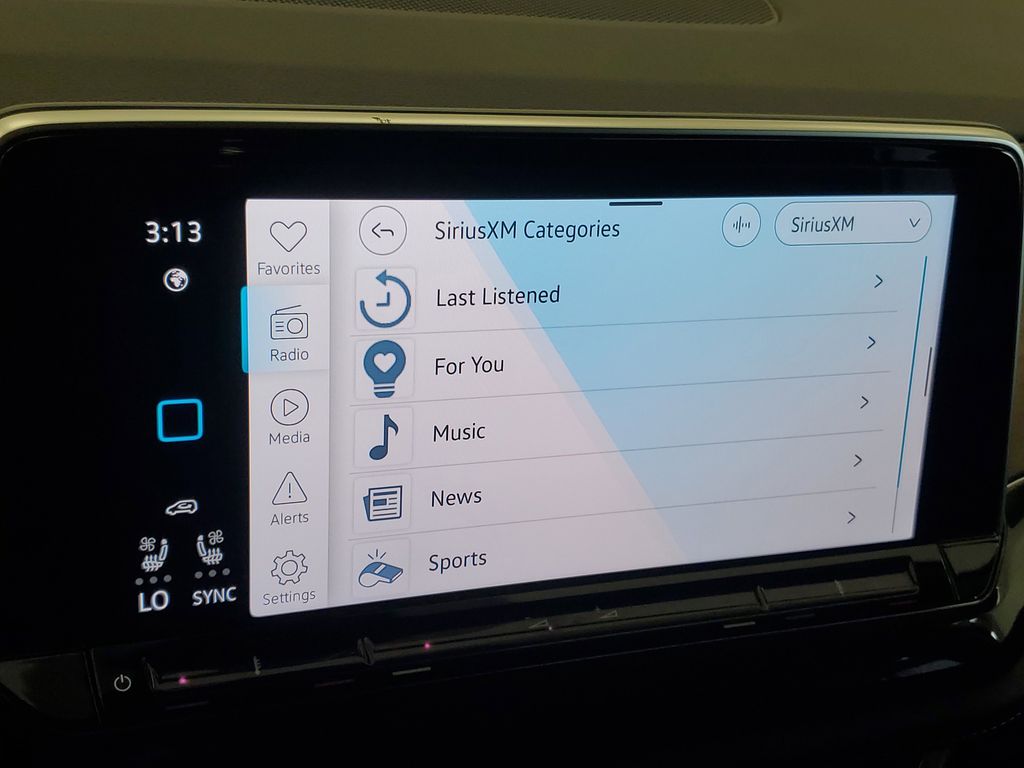 2025 Volkswagen Atlas SE w/Tech - Photo 19