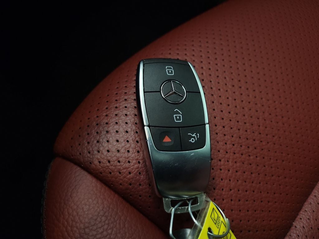 2021 Mercedes-Benz GLC GLC300 - Photo 26