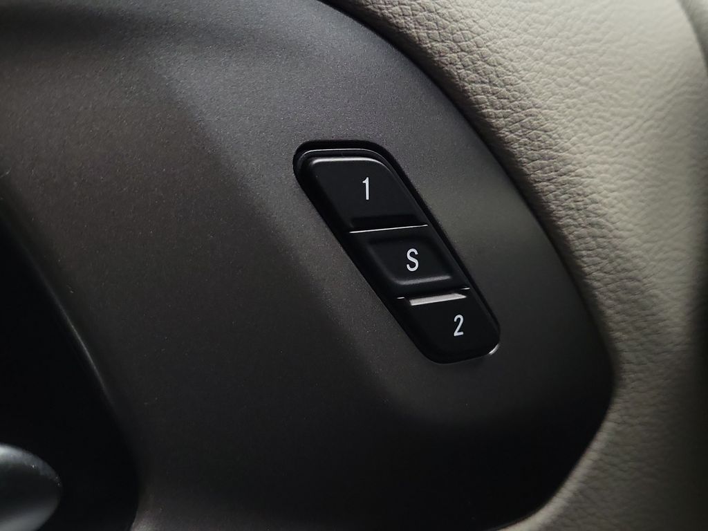 2023 Chrysler Pacifica Touring L - Photo 16