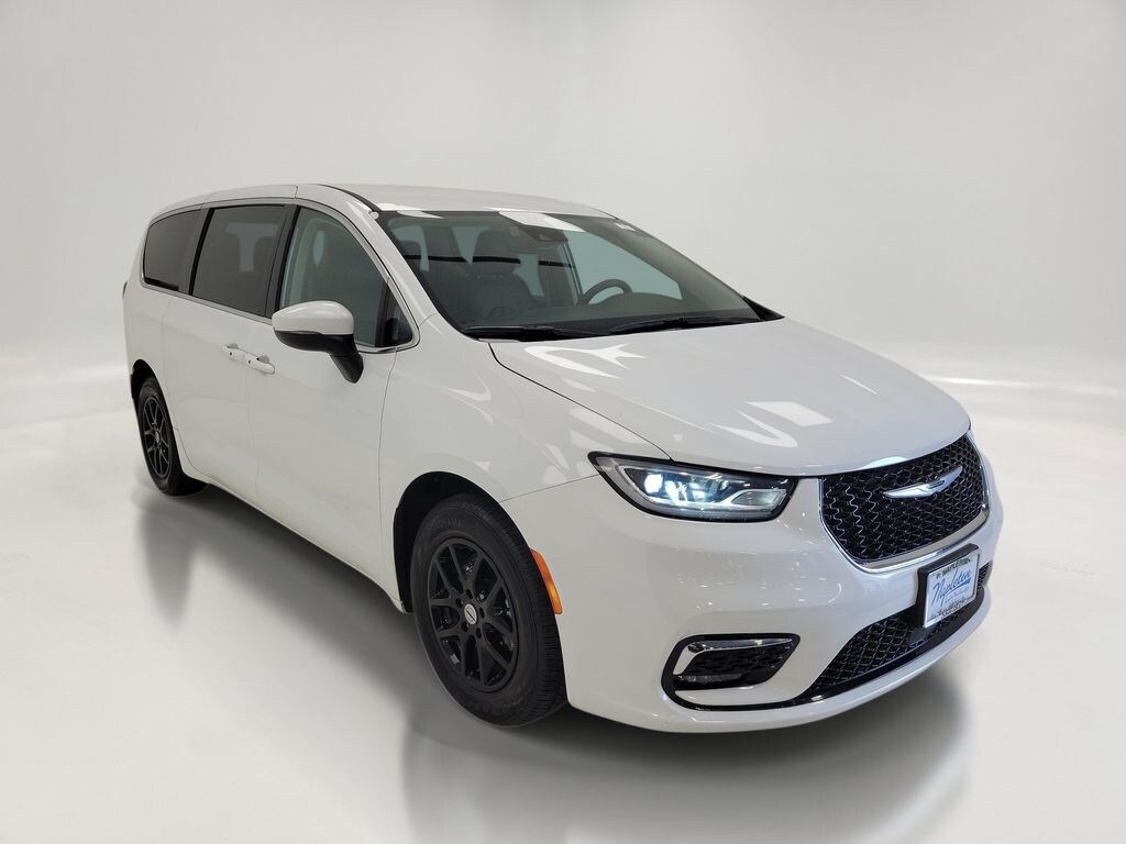 Used 2023 Chrysler Pacifica Touring L Van Passenger Van