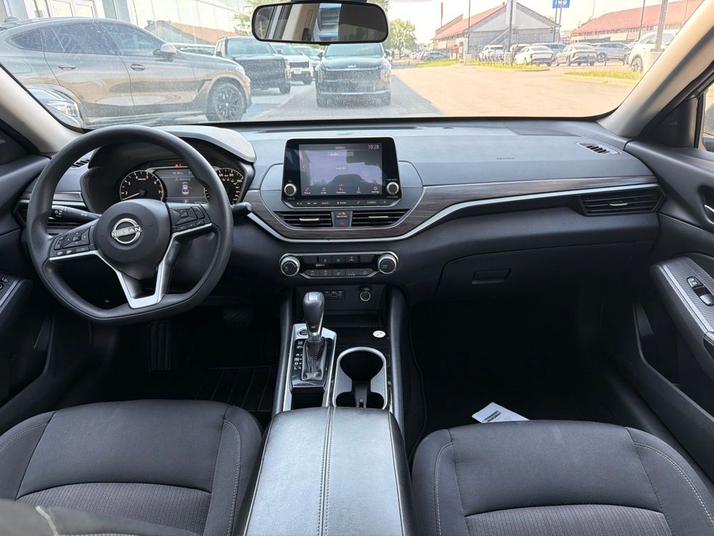2024 Nissan Altima SV - Photo 8