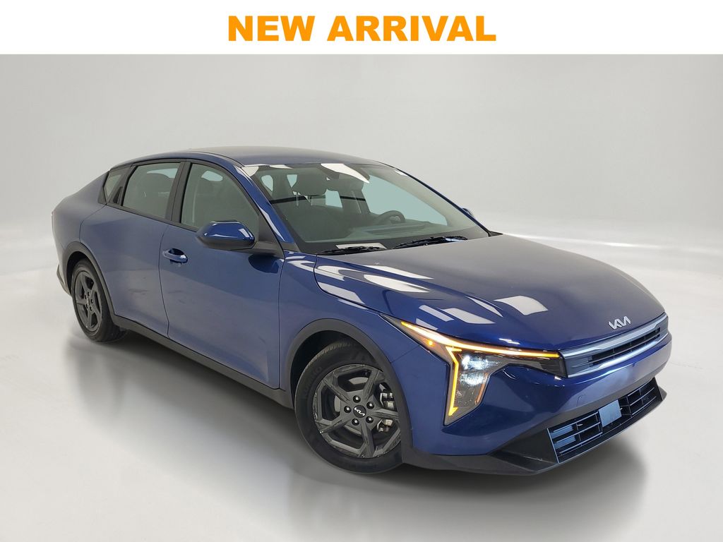 2025 Kia K4 LXS AT's photo