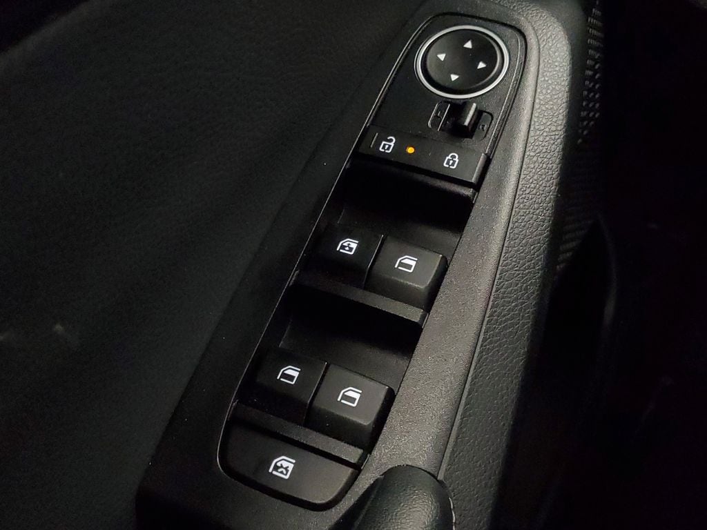 2025 Kia Seltos S - Photo 18