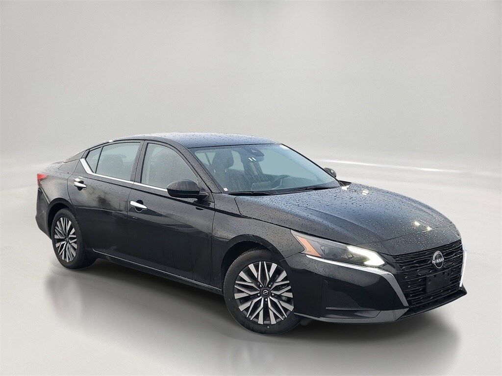 Used 2024 Nissan Altima 2.5 SV Sedan