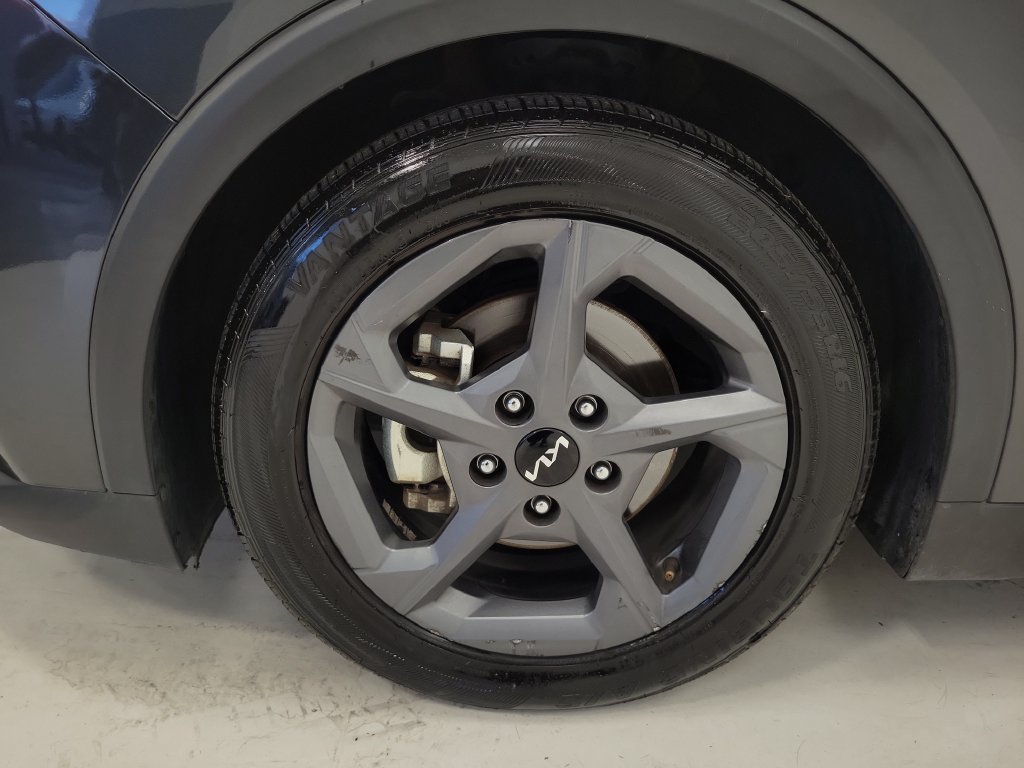 2025 Kia K4 LXS - Photo 9