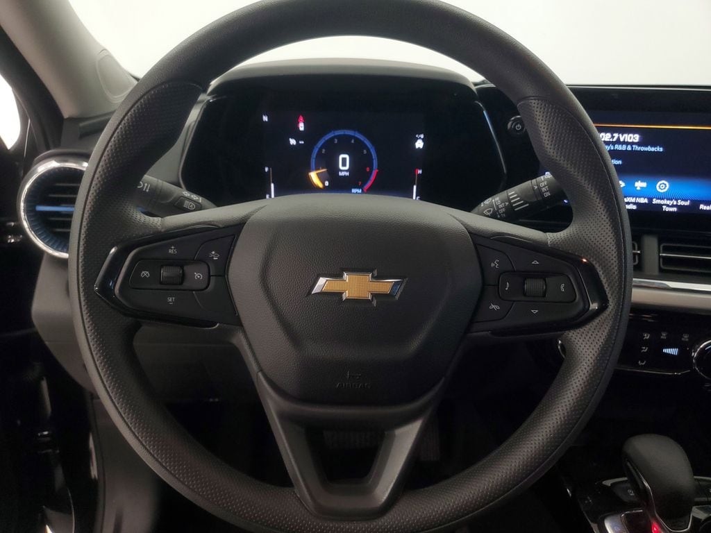 2025 Chevrolet Trax LT - Photo 16