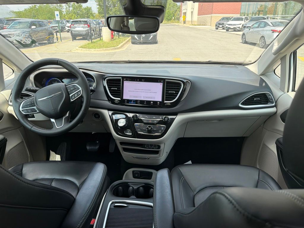 2023 Chrysler Pacifica Touring L - Photo 7