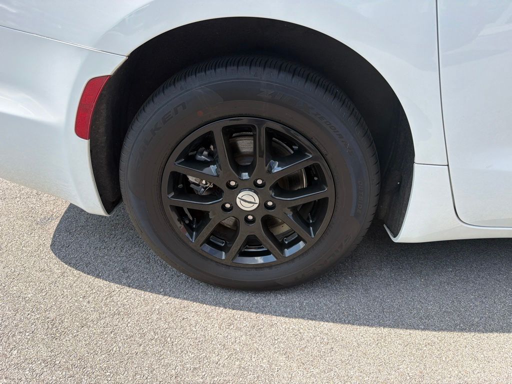 2023 Chrysler Pacifica Touring L - Photo 6
