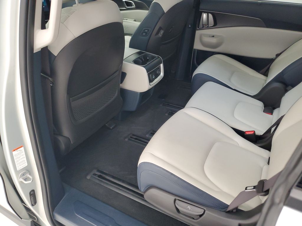 2025 Kia Carnival SX - Photo 24