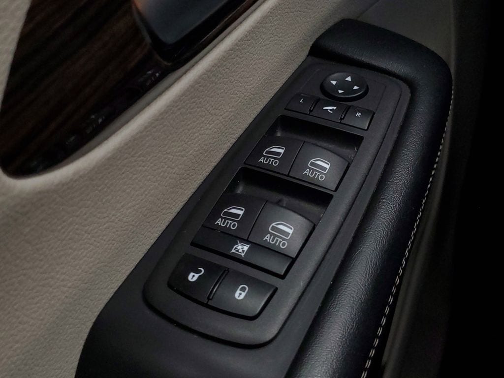 2023 Chrysler Pacifica Limited - Photo 16