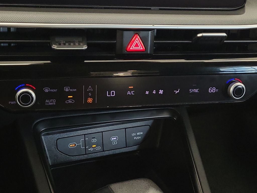 2025 Kia K5 LXS - Photo 22
