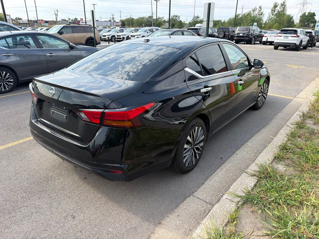 2025 Nissan Altima SV - Photo 6