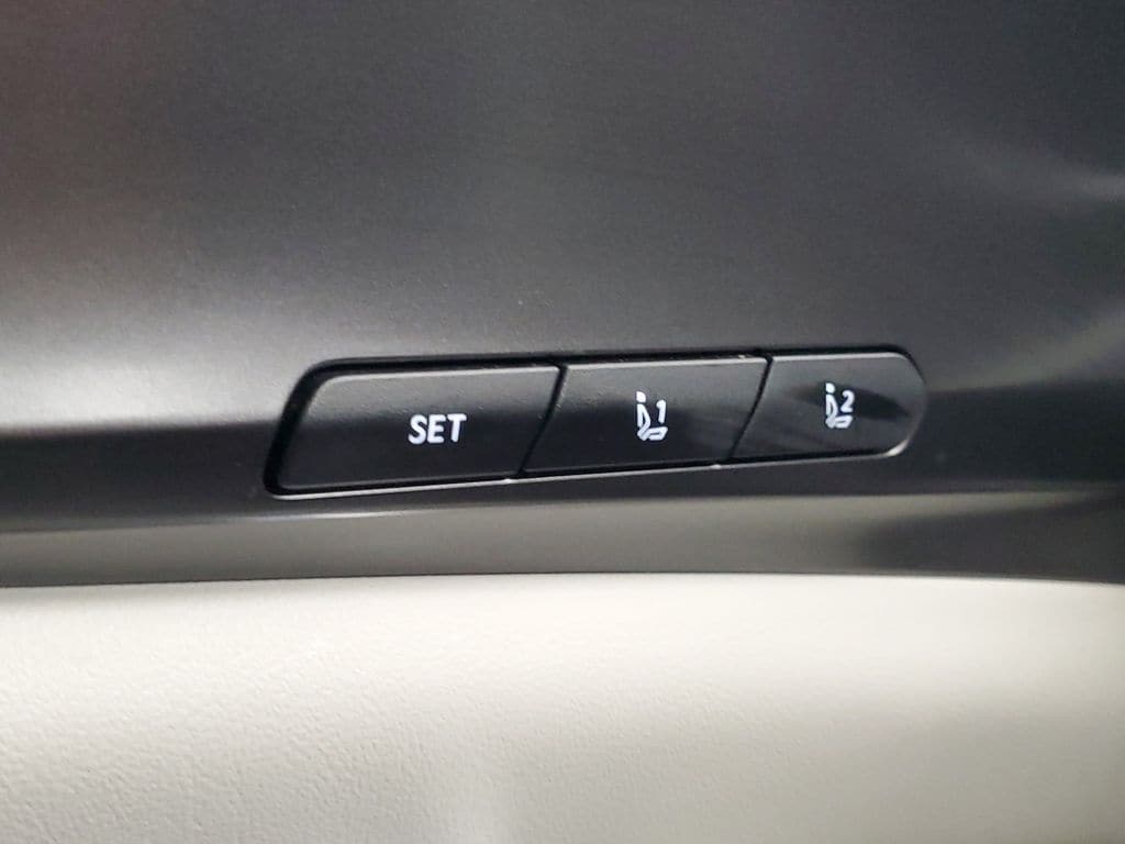 2025 Kia Carnival SX - Photo 17