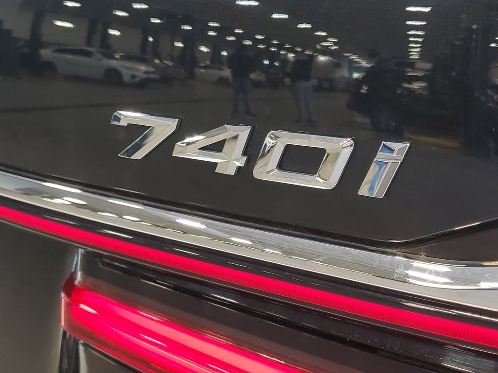 2022 BMW 7 Series 740i - Photo 8