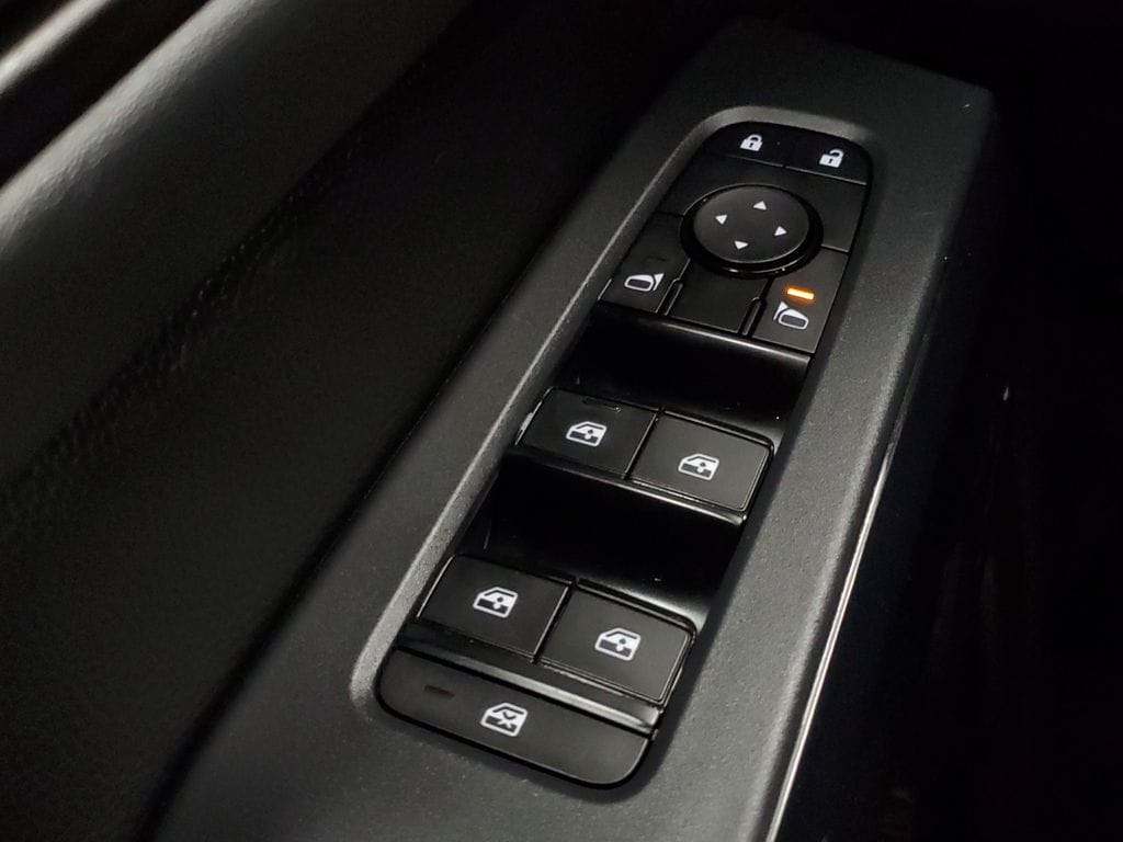 2025 Nissan Pathfinder SV - Photo 16