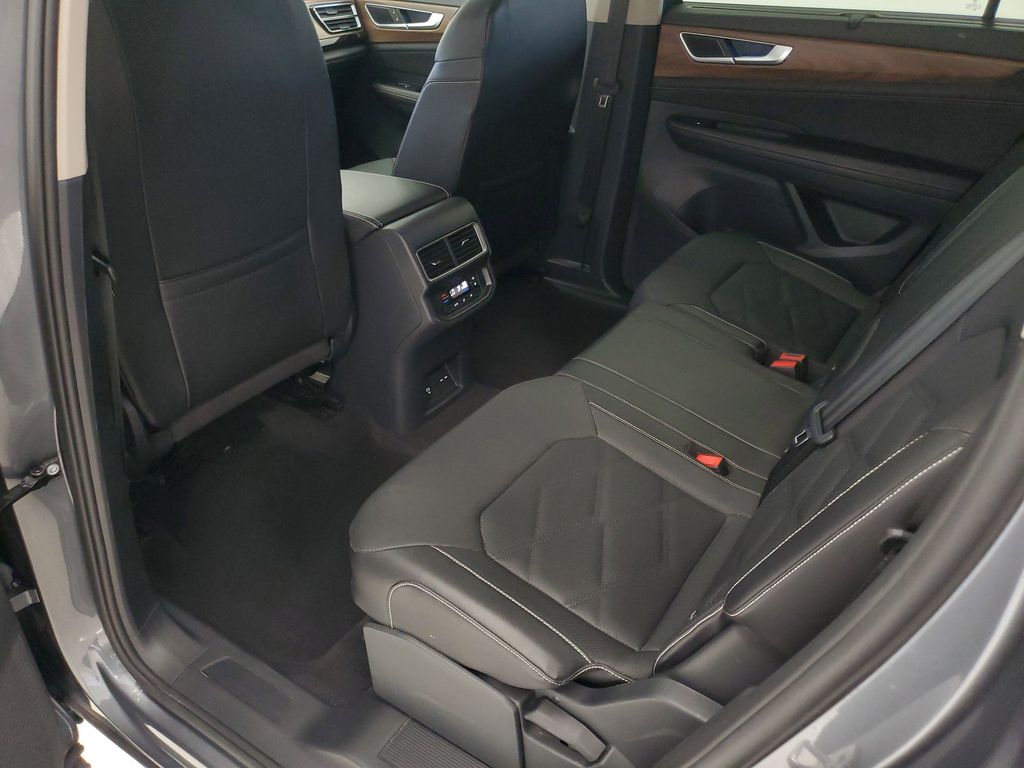 2025 Volkswagen Atlas SE w/Tech - Photo 22