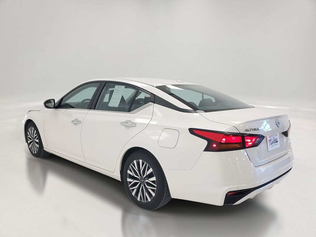 Used 2024 Nissan Altima 2.5 SV Sedan
