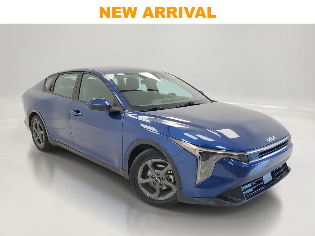 2025 Kia K4 LXS AT's photo
