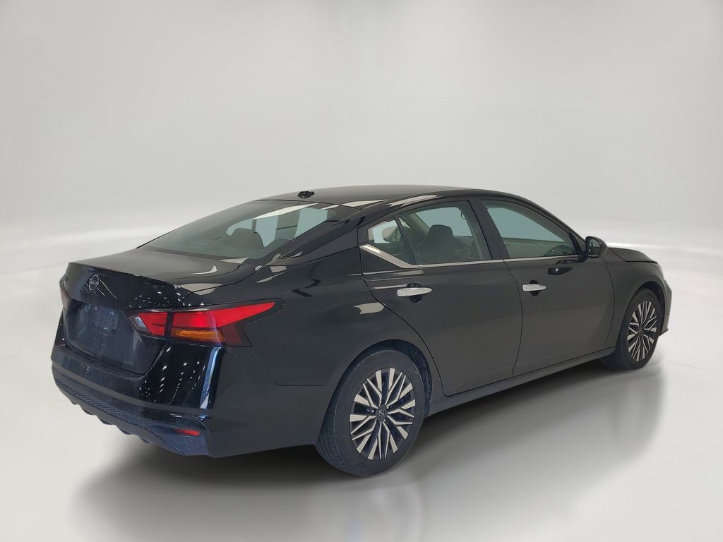 2025 Nissan Altima SV - Photo 6
