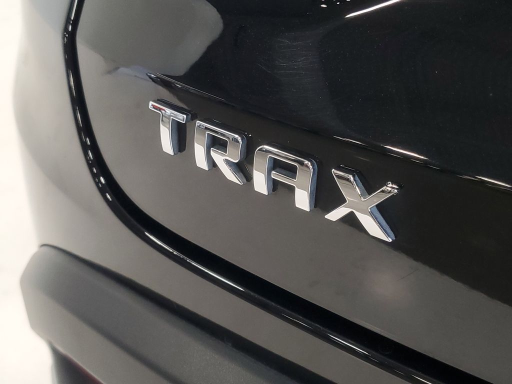 2025 Chevrolet Trax LT - Photo 8