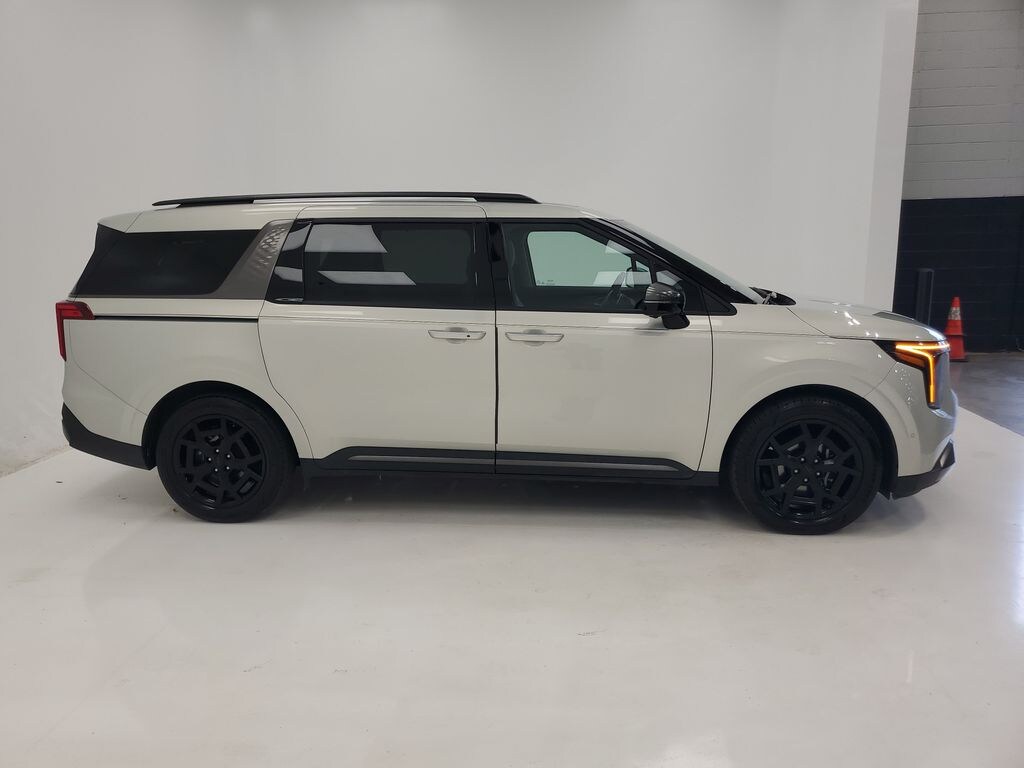 Used 2025 Kia Carnival Hybrid SX Van Passenger Van