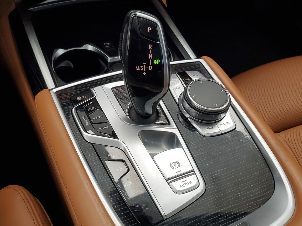 2021 BMW 7 Series 750i - Photo 27