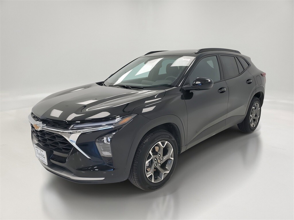 Used 2025 Chevrolet Trax LT SUV