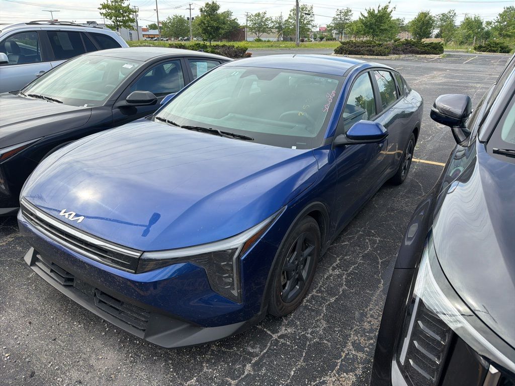 2025 Kia K4 LXS AT's photo