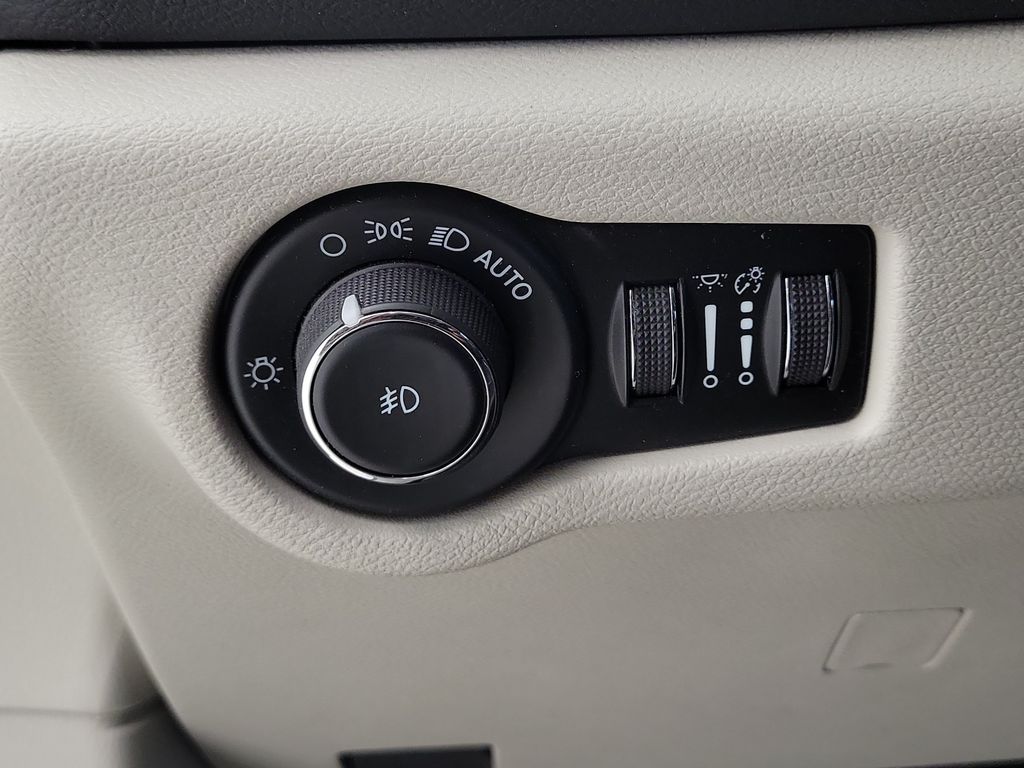 2023 Chrysler Pacifica Touring L - Photo 12