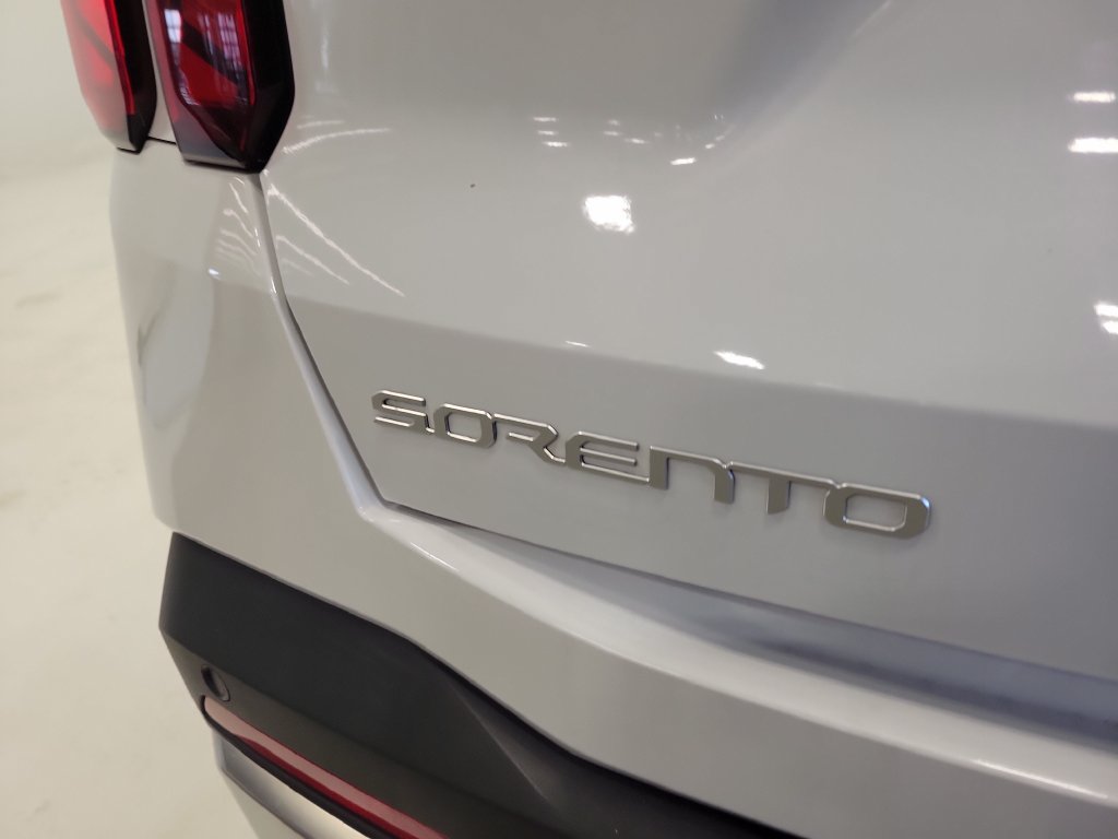2024 Kia Sorento S - Photo 8