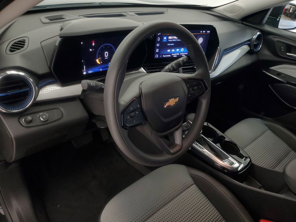 2025 Chevrolet Trax LT - Photo 12