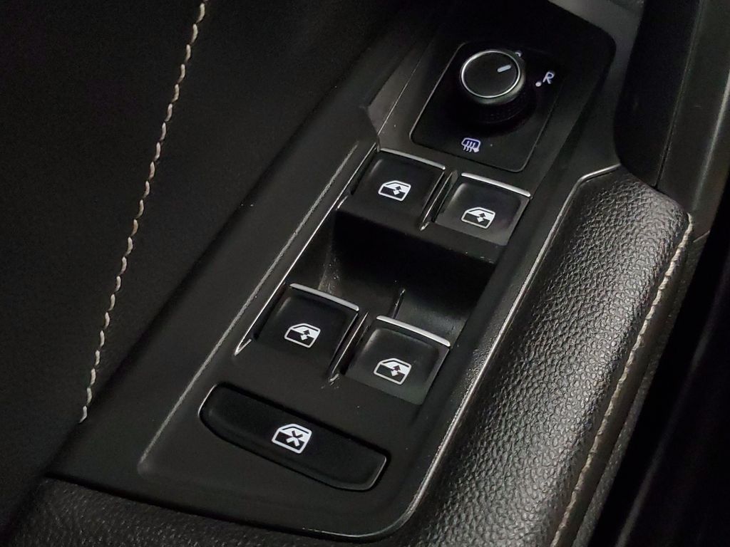 2022 Volkswagen Tiguan SE - Photo 13