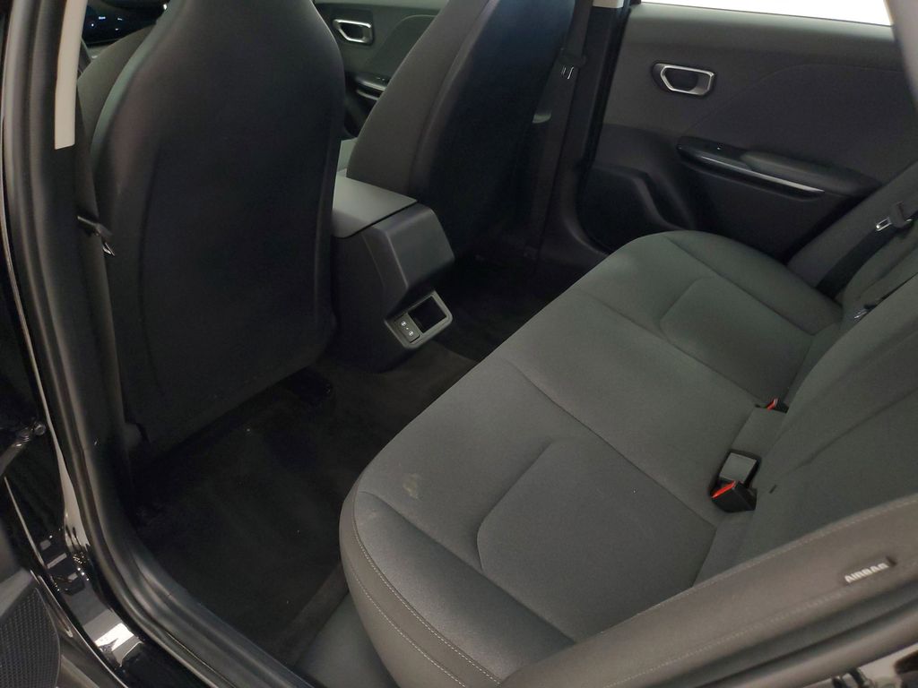 2025 Kia K4 LXS - Photo 24