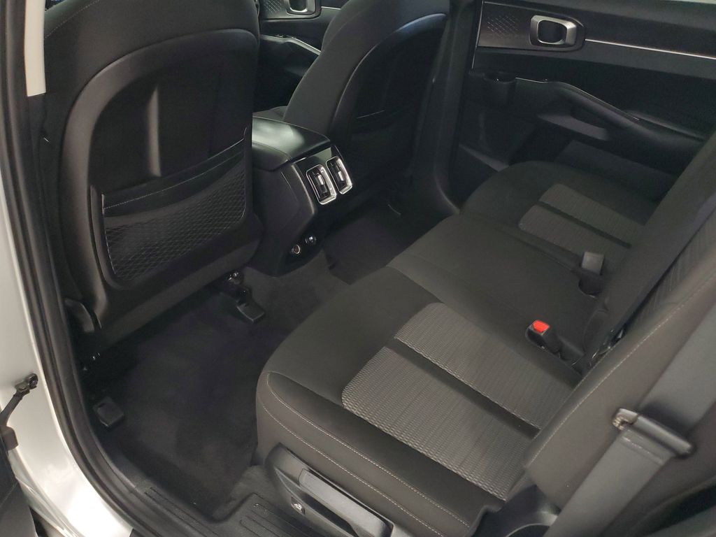 2021 Kia Sorento LX - Photo 21