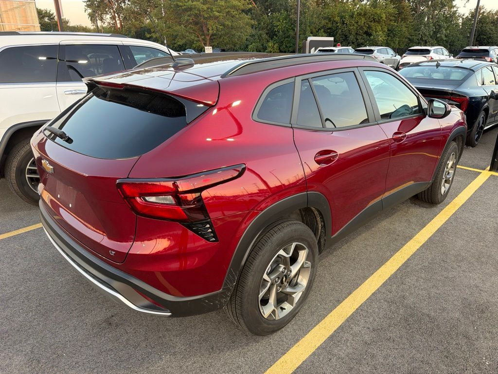 2025 Chevrolet Trax LT - Photo 6