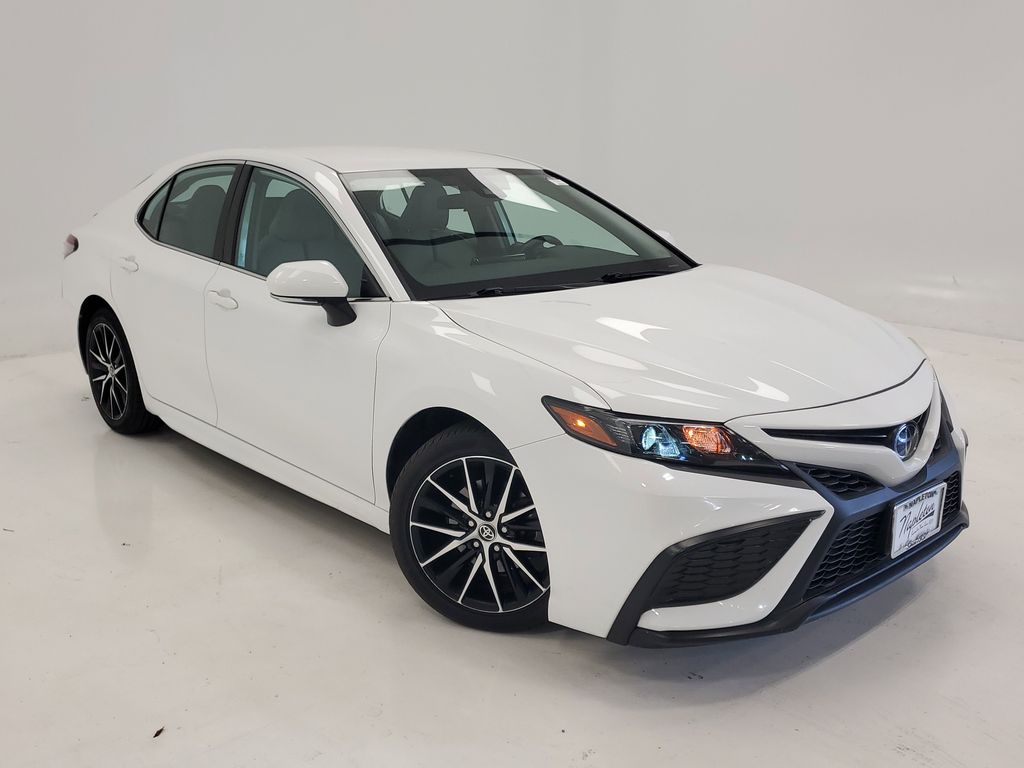 2023 Toyota Camry SE - Photo 1