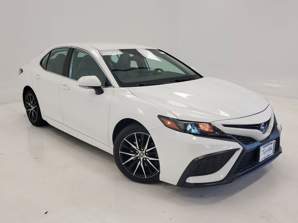 Used 2023 Toyota Camry SE Sedan
