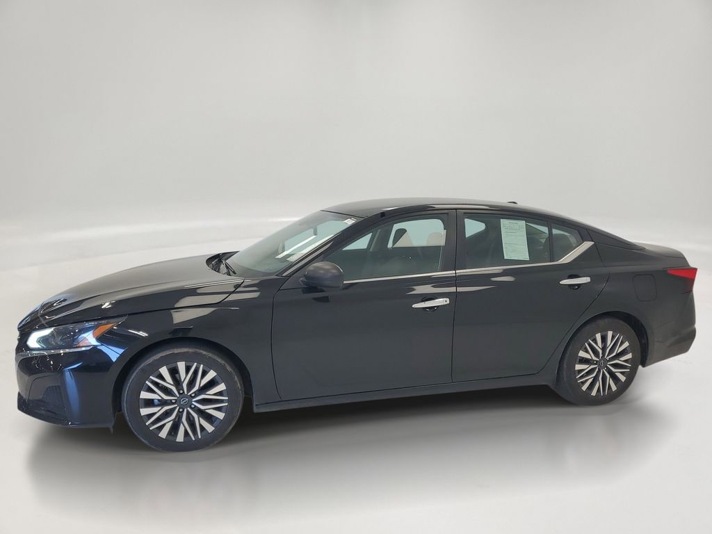 Used 2025 Nissan Altima SV Sedan