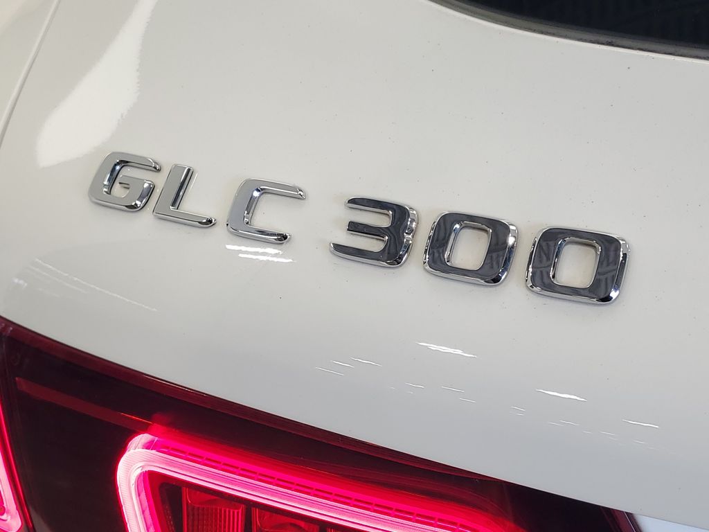 2022 Mercedes-Benz GLC GLC300 - Photo 9