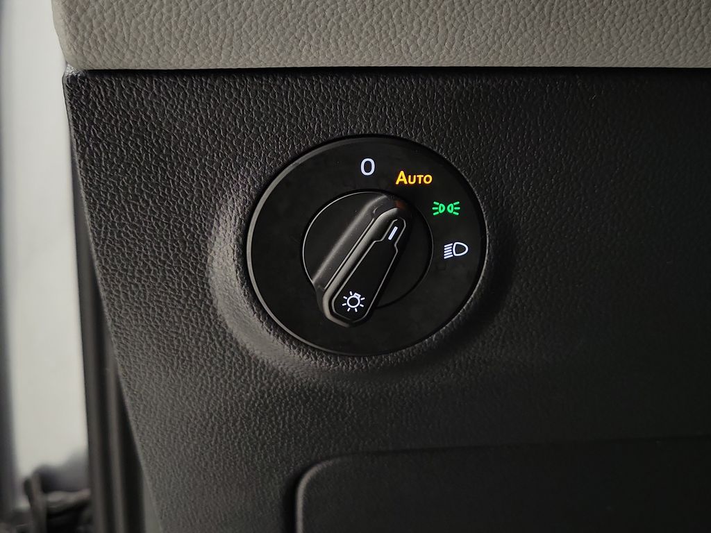 2024 Volkswagen Taos SE - Photo 12