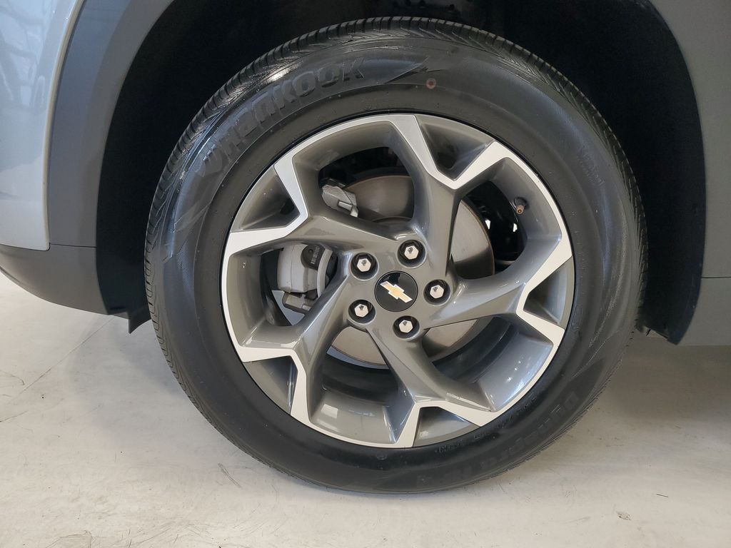 2025 Chevrolet Trax LT - Photo 8