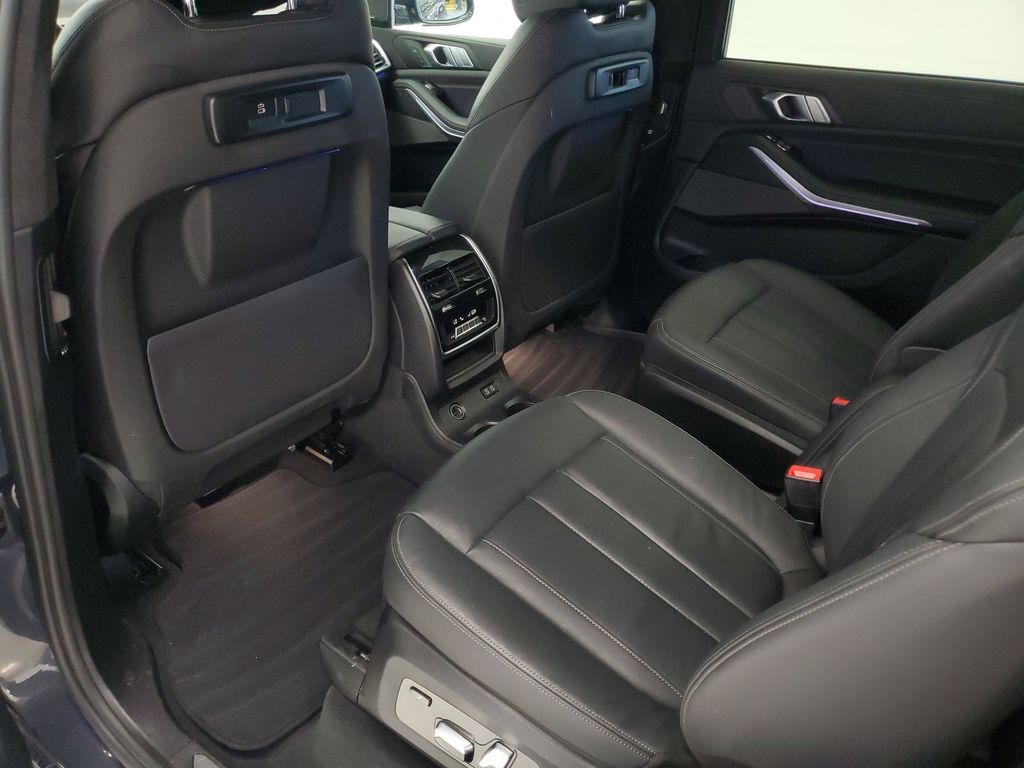 2020 BMW X7 40i - Photo 24