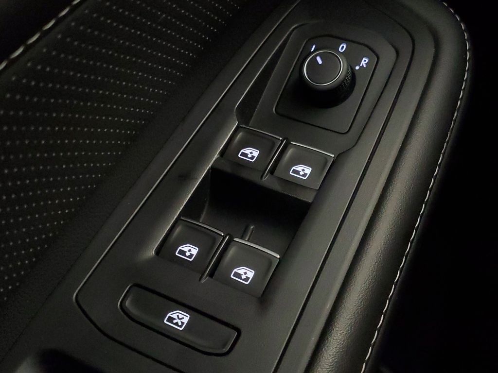 2025 Volkswagen Atlas SE w/Tech - Photo 16