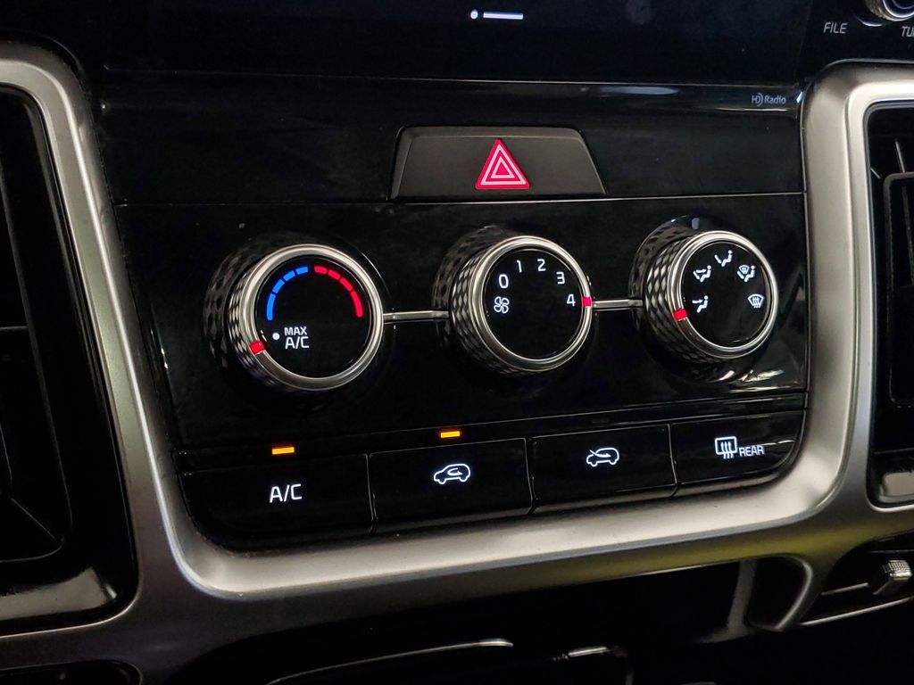 2021 Kia Sorento LX - Photo 19