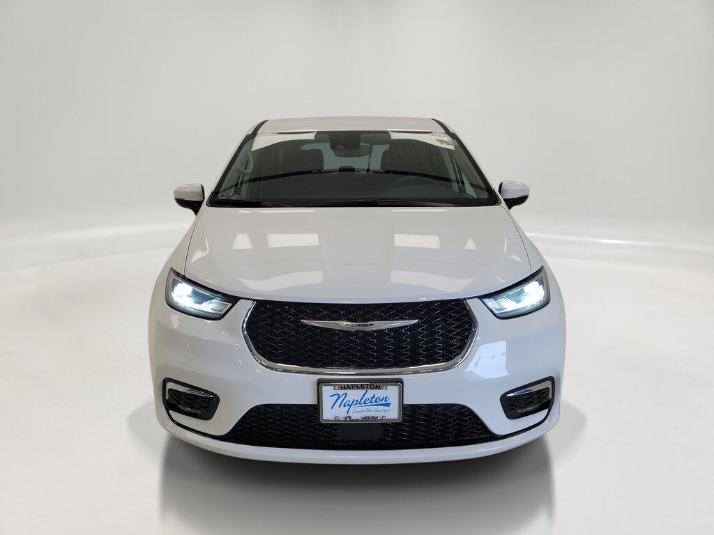 Used 2023 Chrysler Pacifica Touring L Van Passenger Van
