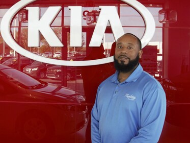 Staff member Antonio from 05cd5494032d