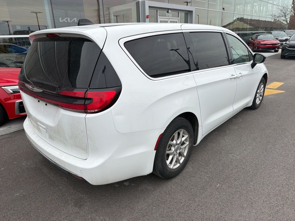 Used 2024 Chrysler Pacifica Touring L Van Passenger Van