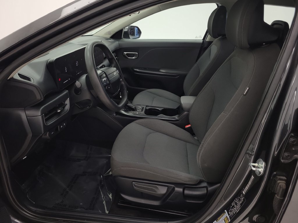 2025 Kia K4 LXS - Photo 12